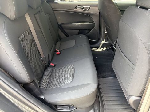 Used 2023 Kia Sportage LX AWD/4WD image 16