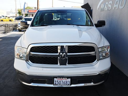 Used 2019 RAM 1500 Classic SLT w/ Luxury Group image 2