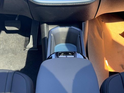 New 2026 Volvo EX30 Plus w/ Protection Package image 9