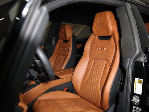 Used 2023 Lamborghini Urus S image 6