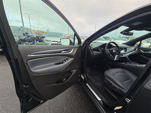 Used 2023 Buick Enclave Essence image 14