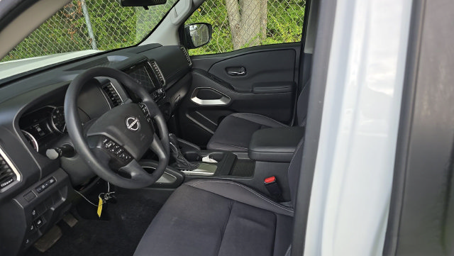 Used 2024 Nissan Frontier SV w/ Technology Package AWD/4WD image 9