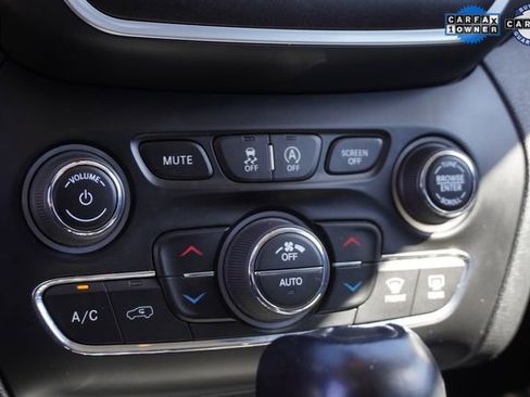 Used 2022 Jeep Cherokee Trailhawk image 28