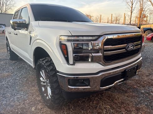 Used 2025 Ford F150 Lariat w/ Equipment Group 501A Mid image 12