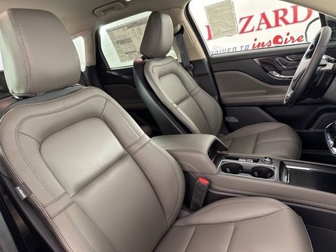 New 2026 Lincoln Corsair Premiere image 19