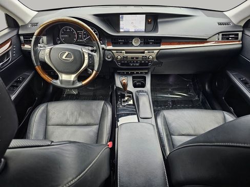Used 2013 Lexus ES 350 w/ Luxury Pkg image 2