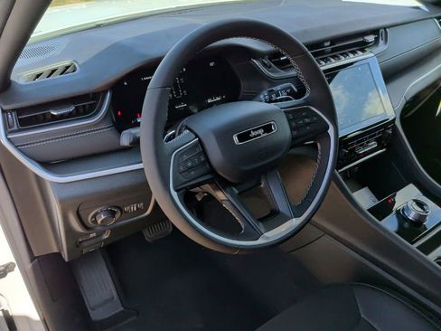 New 2025 Jeep Grand Cherokee L Altitude image 14