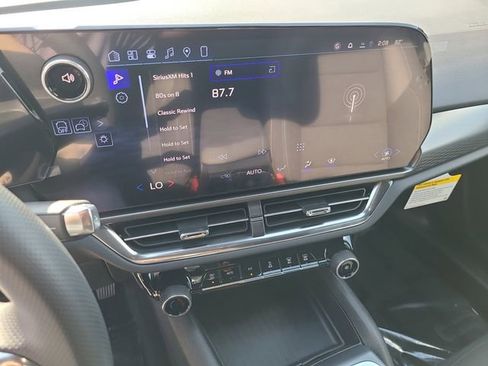 New 2026 Chevrolet Equinox EV LT image 30