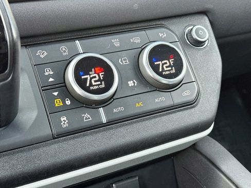 Used 2023 Land Rover Defender 130 SE image 23