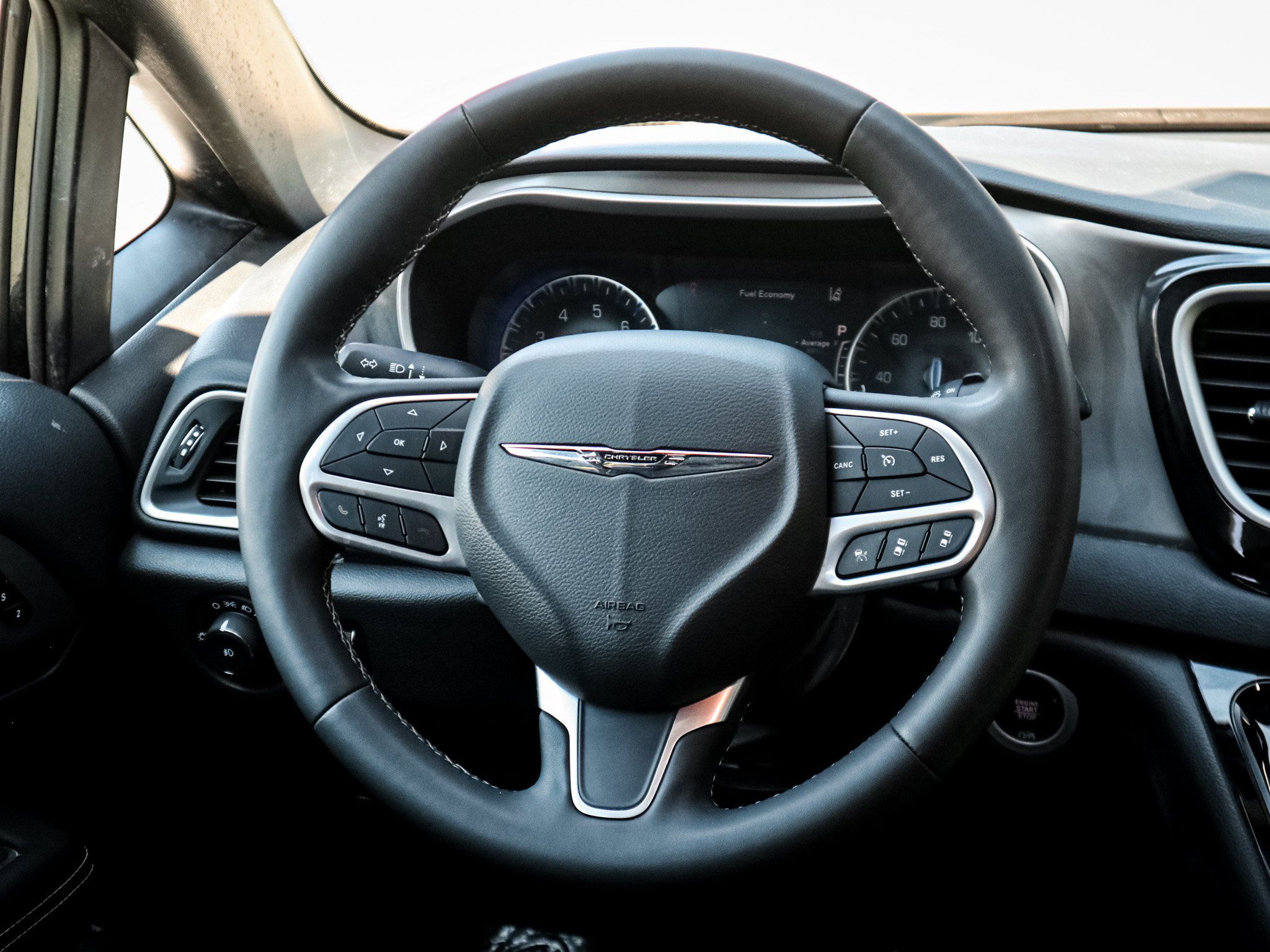 Used 2025 Chrysler Pacifica Select FWD image 18
