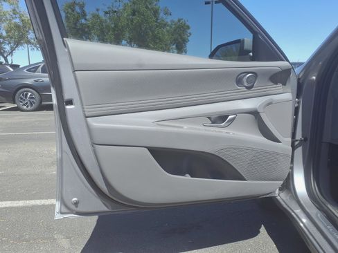 Certified 2025 Hyundai Elantra SEL FWD image 18