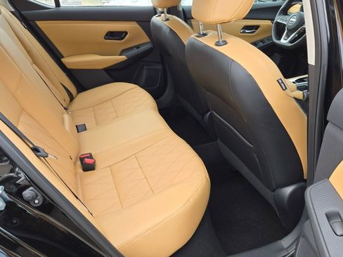 Used 2025 Nissan Sentra SV w/ SV Premium Package image 9