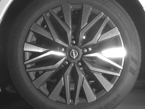 Used 2025 Nissan Altima 2.5 SV image 14