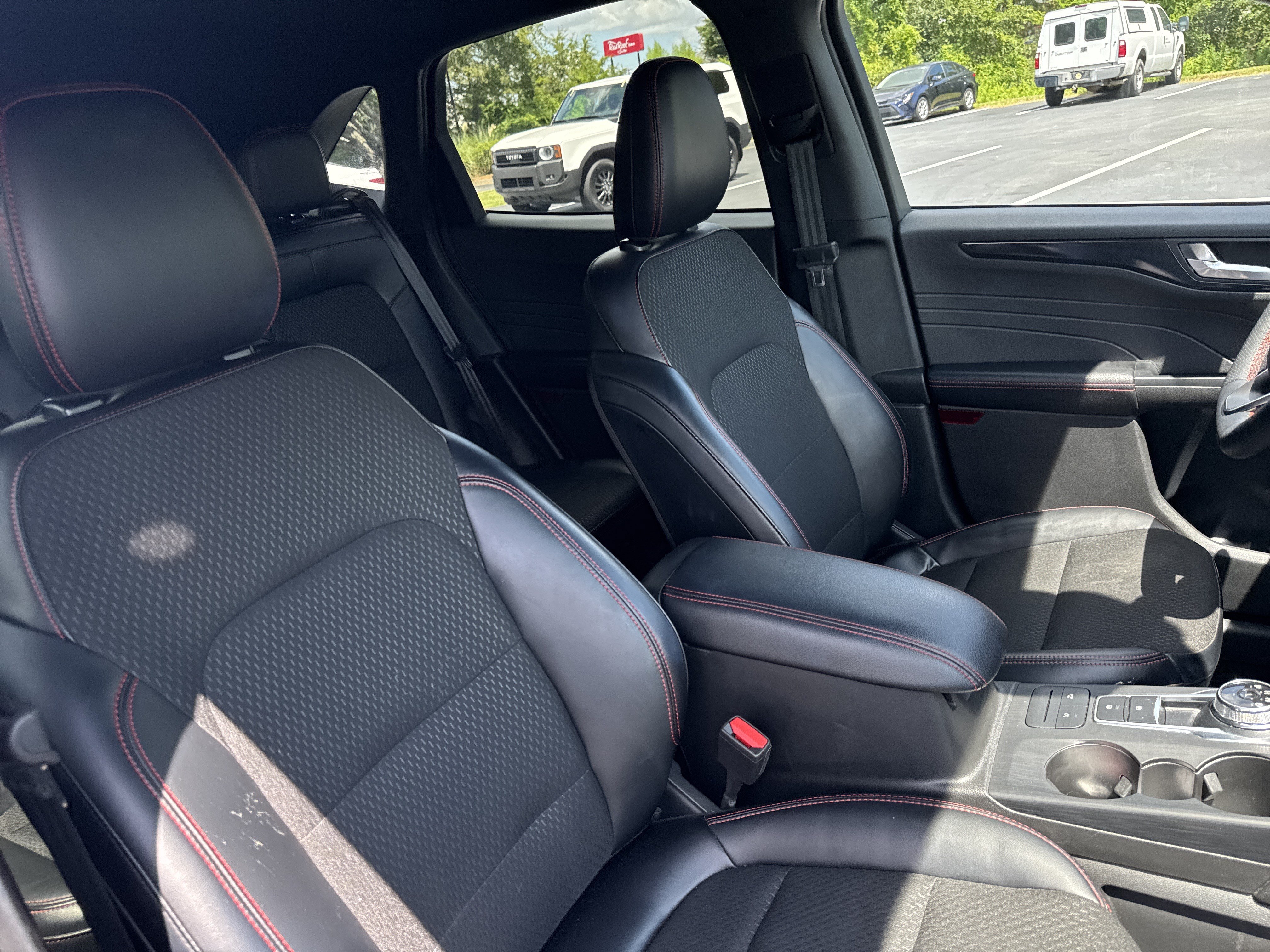 Used 2025 Ford Escape ST-Line AWD/4WD image 33