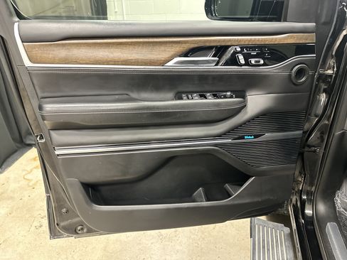 Used 2022 Jeep Grand Wagoneer Series II w/ Convenience Group III AWD/4WD image 14