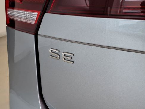 Used 2022 Volkswagen Tiguan SE AWD/4WD image 17