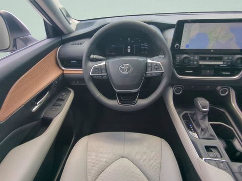 Used 2025 Toyota Grand Highlander FWD image 15