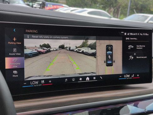 Used 2023 BMW 760i xDrive AWD/4WD image 32