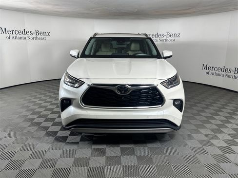 Used 2021 Toyota Highlander Platinum image 2