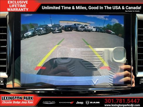 Used 2024 Chrysler Pacifica Touring-L FWD image 14