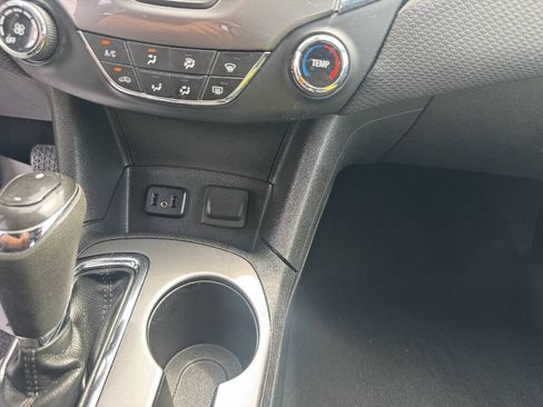 Used 2019 Chevrolet Cruze LS FWD image 13