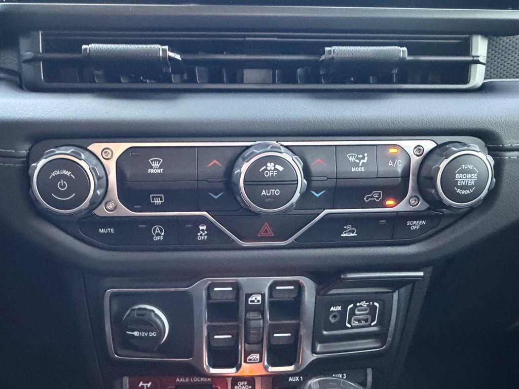 Used 2025 Jeep Gladiator Mojave w/ Technology Group AWD/4WD image 29