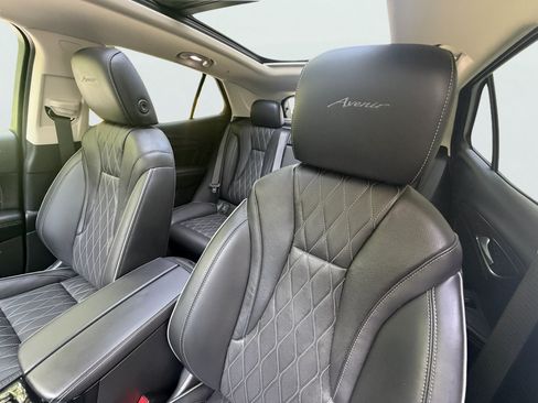 Used 2023 Buick Envision Avenir AWD/4WD image 30