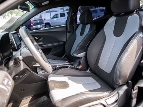 Used 2020 Hyundai Veloster 2.0 FWD image 12