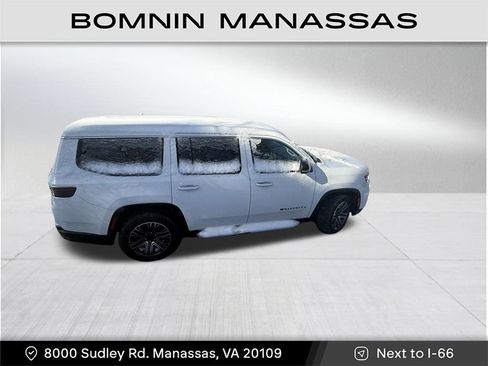 Used 2023 Jeep Wagoneer 4WD w/ Premium Group I image 3