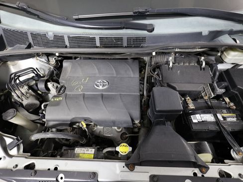 Used 2014 Toyota Sienna XLE w/ XLE Premium Package FWD image 37