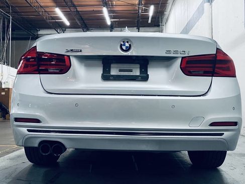Used 2017 BMW 330i xDrive Sedan AWD/4WD image 6