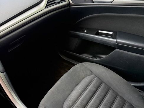 Used 2017 Ford Fusion SE FWD image 13