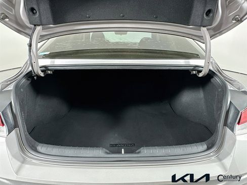 Used 2021 Hyundai Elantra SEL image 23