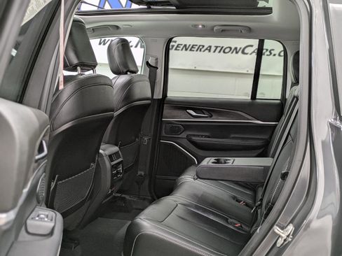 Used 2023 Jeep Grand Cherokee 4x4 image 12