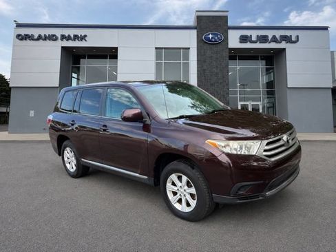 Used 2012 Toyota Highlander 4WD w/ Tow Pkg image 3