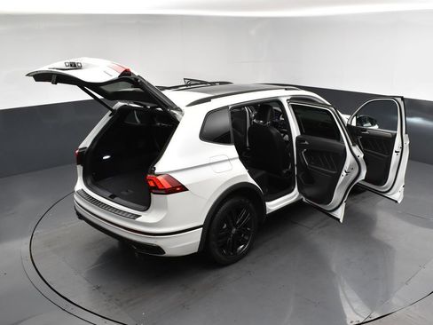 Used 2022 Volkswagen Tiguan SE R-Line AWD/4WD image 31