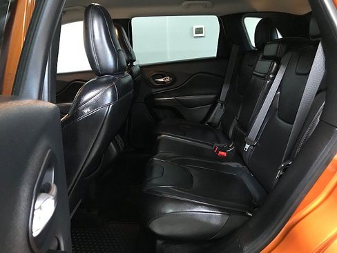 Used 2014 Jeep Cherokee Trailhawk w/ Leather Interior Group AWD/4WD image 20