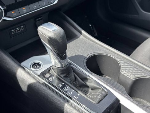 Used 2025 Nissan Altima 2.5 SV FWD image 41