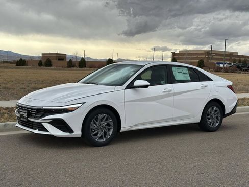 New 2025 Hyundai Elantra Blue image 1