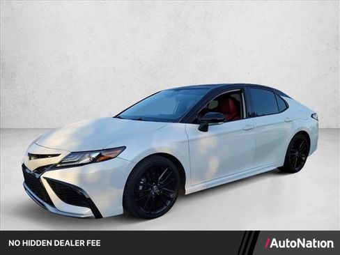 Used 2022 Toyota Camry XSE FWD image 1