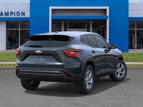 New 2026 Chevrolet Trax LS w/ LS Convenience Package FWD image 4