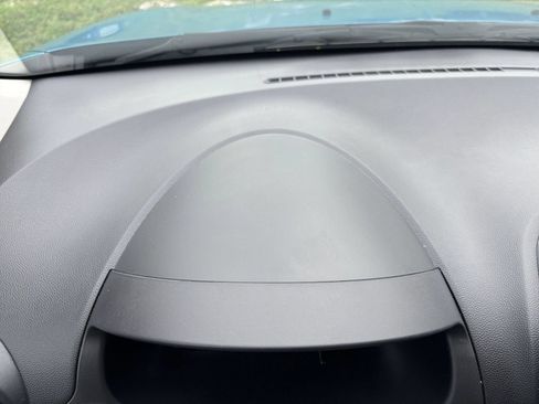 Used 2025 Kia Soul LX w/ LX Technology Package FWD image 31