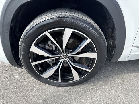 Used 2024 Volkswagen Atlas SEL Premium R-Line AWD/4WD image 11