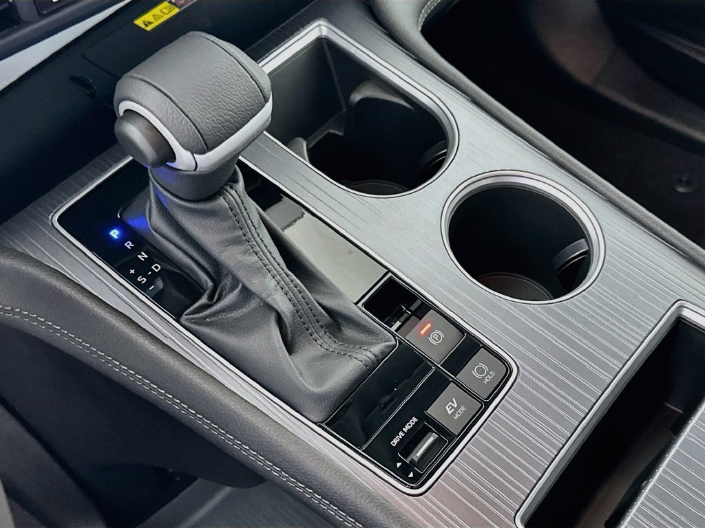 Certified 2026 Toyota Sienna XLE FWD image 17