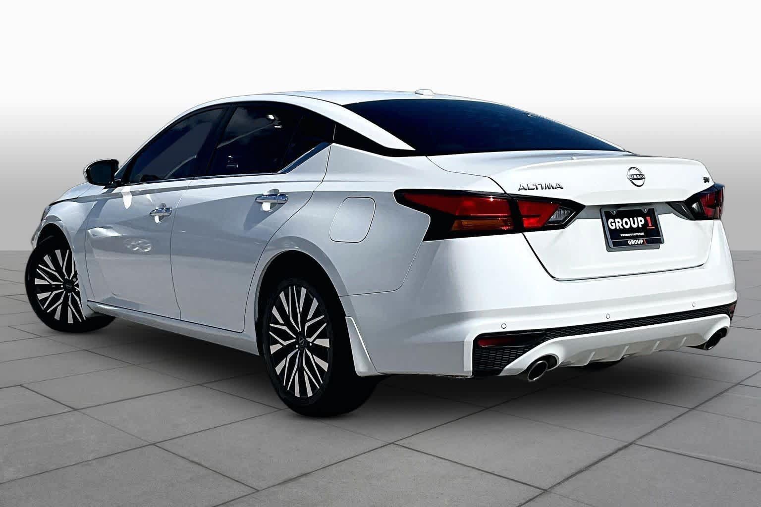 Used 2024 Nissan Altima 2.5 SV w/ SV Premium Package FWD image 12