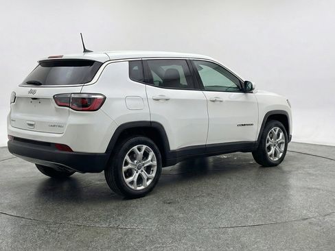 Used 2025 Jeep Compass Latitude image 9