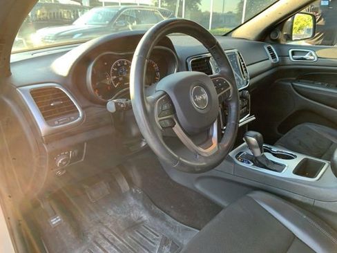 Used 2019 Jeep Grand Cherokee Altitude image 16