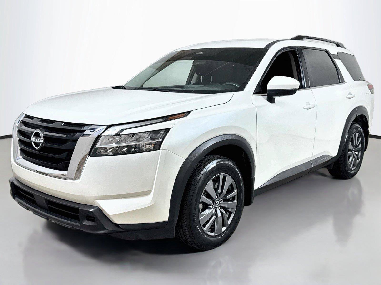 Used 2022 Nissan Pathfinder SV FWD image 1
