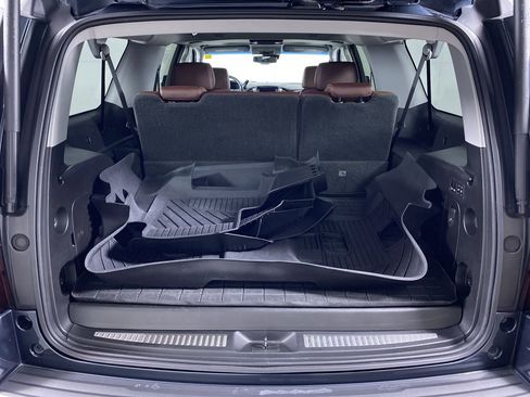 Certified 2019 Chevrolet Suburban Premier w/ Premier Plus Edition image 16