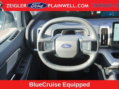 Used 2025 Ford Expedition Active AWD/4WD image 19